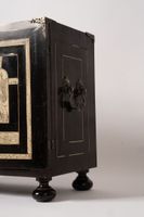 Cabinet en placage d'ébène et d'os gravé, bois noirci, repos… (photo 6)