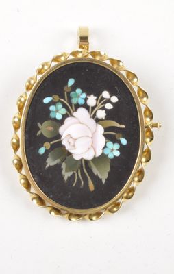 Broche pendentif mosaïque florale dans un entourage torsadée…