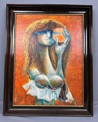 tableau représentant une femme tenant un fruit devant son visage