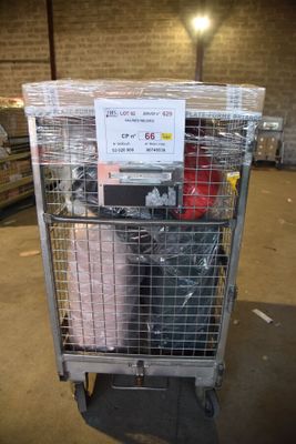 un chariot contenant beaucoup de bagages