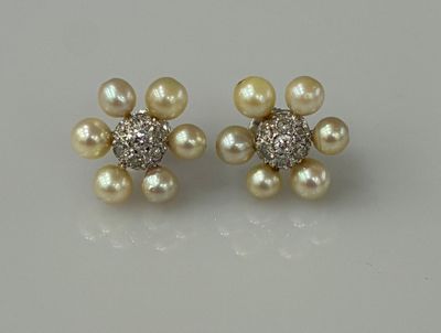 Paire de BOUCLES D'OREILLES fleur en or gris 18K (750 milliè…