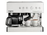 gros plan d'une cafetière avec deux tasses de café
