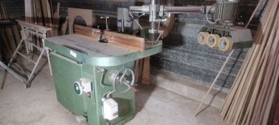 a machine that is sitting in the middle of a room