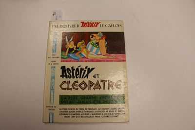 une image représentant un livre posé sur une table, sur fond blanc