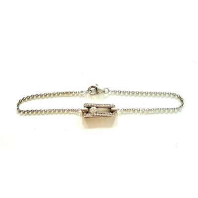 un gros plan d'un bracelet à maillons muni d'un fermoir
