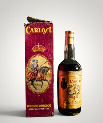 une image d'une bouteille de vin à côté d'une boîte de vin