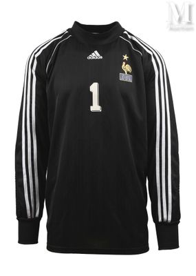un maillot de foot noir portant le numéro 1