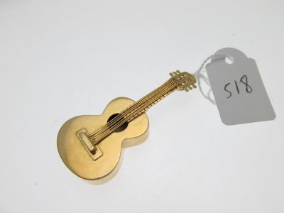a gold guitar keychain with a price tag attached to it