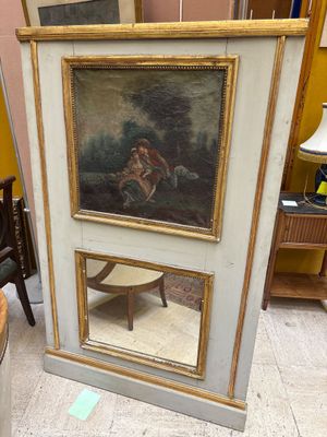 Trumeau de boiserie en bois sculpté laqué crème, et rechampi or, le mi