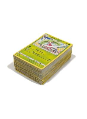 Jeu de cartes à collectionner Pokémon comportant de nombreuses cartes empilées les unes sur les autres