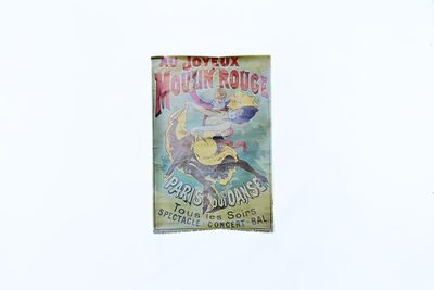 une affiche représentant une femme à cheval sur la couverture d'un livre