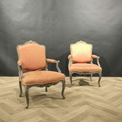 paire de fauteuils français de style Louis XV