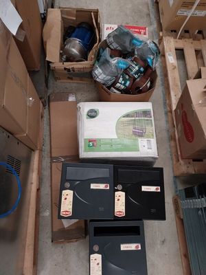 Lot de Matériels et d'accessoires de JARDIN dont :