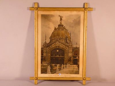 une photo d'une photo d'un bâtiment surmonté d'une statue