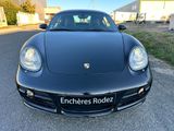 l'avant d'une Porsche noire garée sur un parking