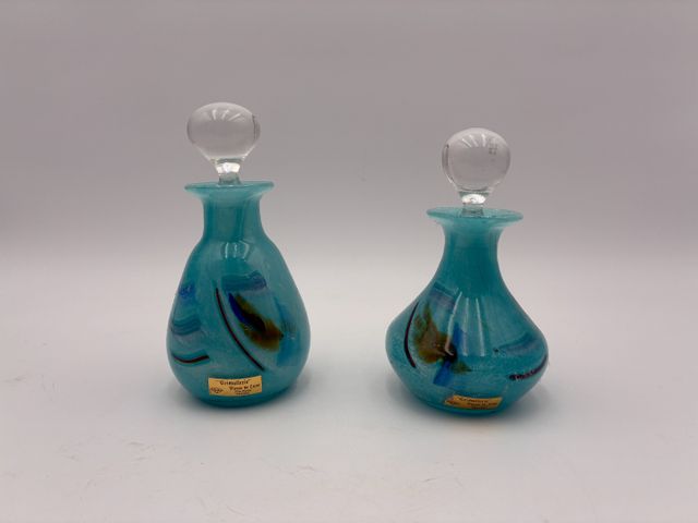CRISTALLERIE PIERRE DE LUNE. Paire de flacons en verre multicouch...