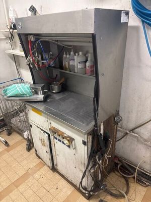 an image of a kitchen that has a lot of stuff on the floor