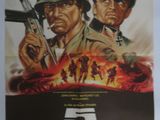 On voit l'affiche du film « 5 pour tener ».