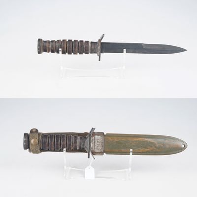 deux vues différentes d'un couteau avec un manche en bois et un manche en métal
