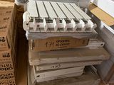 plusieurs boîtes empilées les unes sur les autres