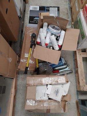 Lot de Matériels et Consommables de BRICOLAGE dont :