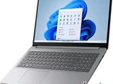 l'ordinateur portable est ouvert sur une surface blanche avec un fond bleu