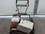 a small machine that is sitting on the ground