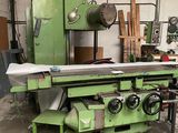 une grande machine installée dans une pièce