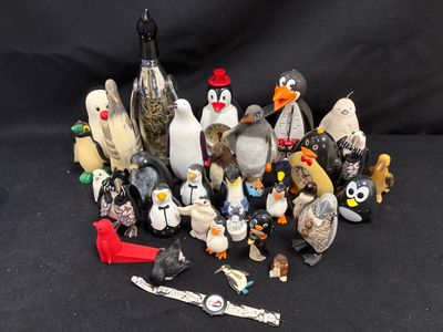 de nombreux types de figurines sur fond noir