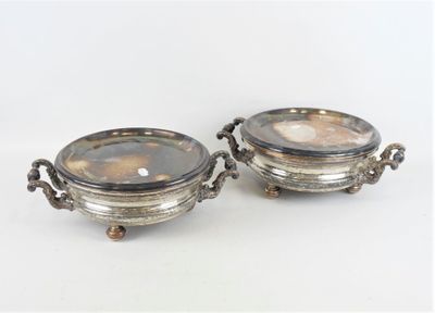 paire de plats plaqués argent avec poignées