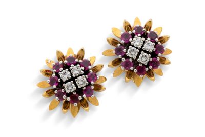une paire de boucles d'oreilles en rubis et diamants