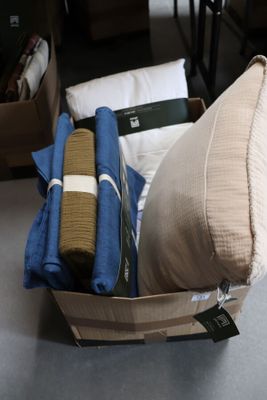 lot de linge, coussin, draps, rideaux, pieds de lit, neuf