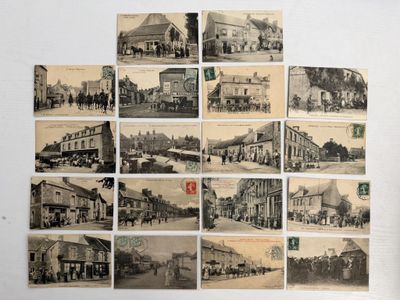 de nombreuses cartes postales anciennes représentant des bâtiments d'époque accrochées au mur