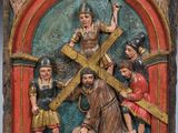 relief en bois représentant Jésus portant la croix, entouré d'enfants