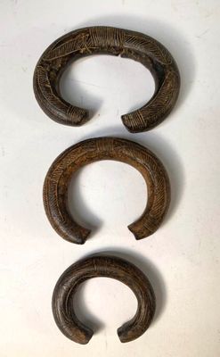 three pieces of wood are arranged on a white surface