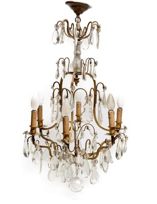 an image of a chandelier with several lights hanging from it ' s ceiling