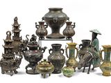 de nombreux types de vases exposés