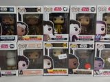 il y a beaucoup de figurines Pop Vinyl dans la boîte