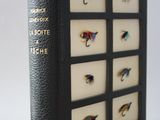 un vieux livre sur lequel figure une illustration représentant différentes espèces de mouches