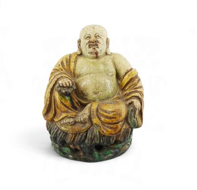 une image représentant une statue d'un Bouddha souriant assis en position du lotus