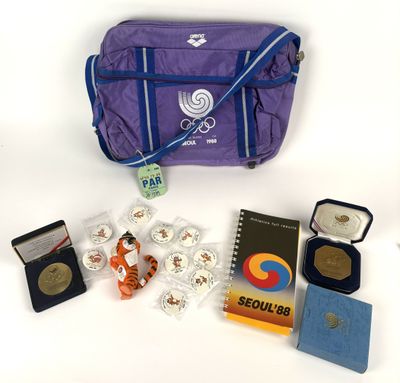 Jeux Olympiques / Séoul 1988 Ensemble varié de 14 pièces off…