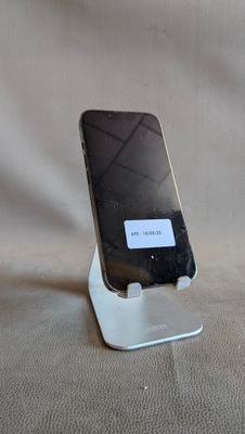 un téléphone portable posé sur un support