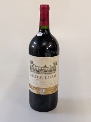 une bouteille de vin posée sur une table