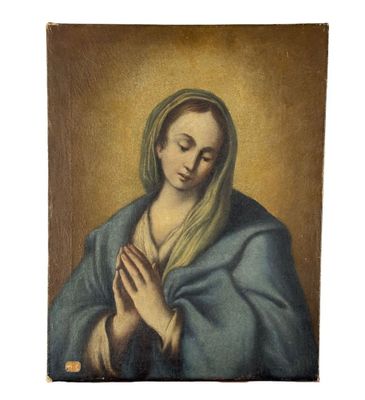 un tableau représentant une femme les mains jointes en prière