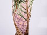 vase en verre rose et vert orné d'un motif d'arbre