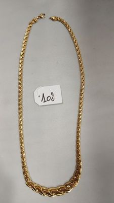 une photo d'un collier en or muni d'une étiquette