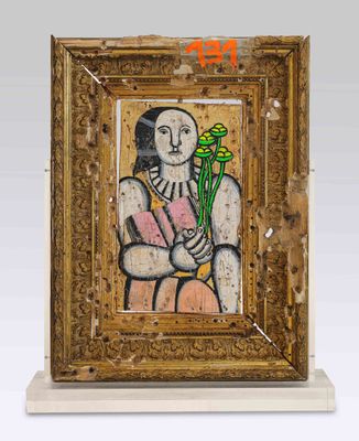 tableau représentant une femme tenant des fleurs, dans un cadre doré posé sur un socle en marbre