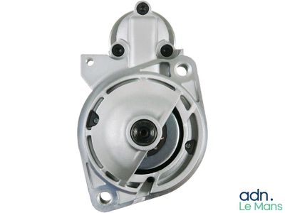 un gros plan d'un objet métallique sur fond blanc