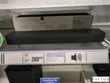 beaucoup d'électronique sur les étagères du magasin