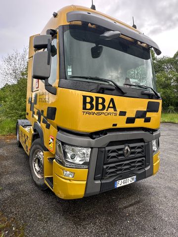 Tracteur routier RENAULT immatriculé FJ-601-ZM, 1ère mise en circ